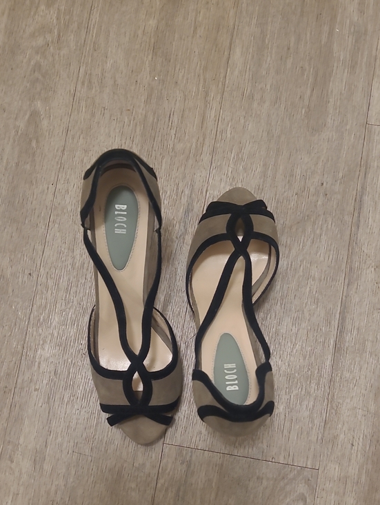 Bloch Shoes - Bloch Beige Flats with Black Trim T-Strap Detail